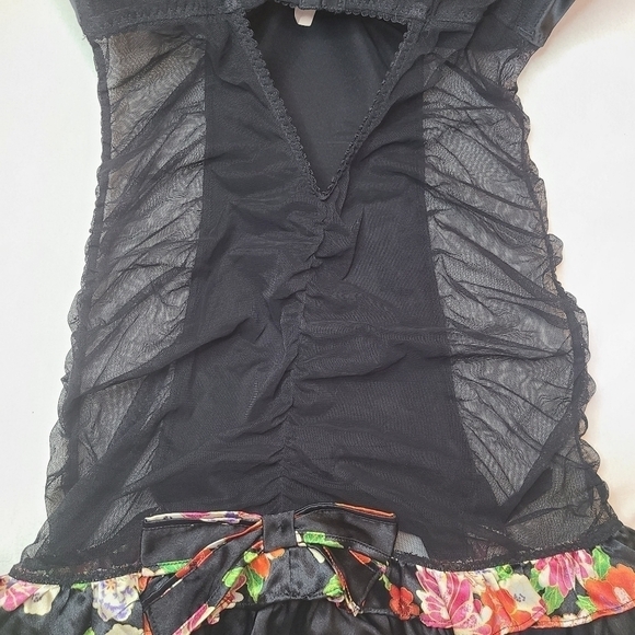 Victoria's Secret Lingerie Black Floral Bows, Mesh Panels, Garter Straps 36D - Picture 10 of 15